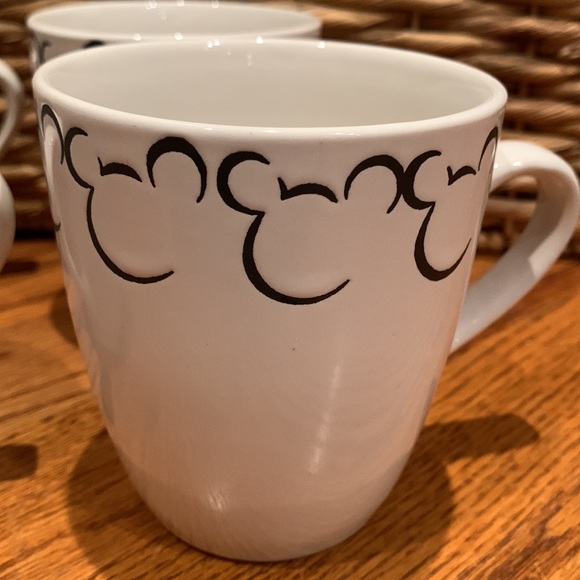 Disney set of 4 Mickey Mouse coffee cups - Picture 2 of 12